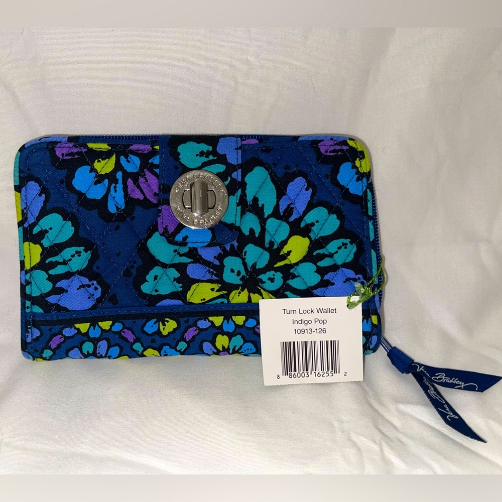 *New* Vera Bradley Turn Lock Wallet Indigo Pop